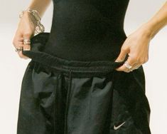 Black Nike Pants, Sporty Aesthetic, Comfy Outfit, Pants Vintage, Black Nike, Vintage Aesthetic, Style Outfits, Nike Pants