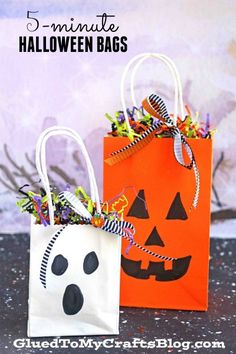 two bags with halloween decorations on them and the words 5 minute halloween bags written below