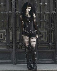 Trad Goth Outfits Women, Alternative Goth Outfits, Trad Goth Outfit Ideas, Goth Boots Outfit, Trad Goth 80s, Trad Goth Hair, Goth 1980s, Goth Corset Outfit, Trad Goth Outfit