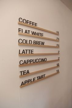 Barres de menu murales interchangeables, Menu mural de café en bois, Barres de menu interchangeables, Tableau à lettres personnalisé, Menu de bar - Etsy France Cafe Menu Boards, Wood Railing, Green Knight, Menu Boards, Apple Tart, Cafe Wall, Coffee Corner, Cafe Menu, Letter Set