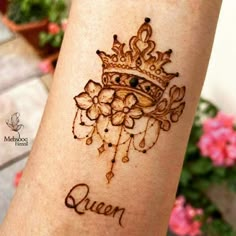 a woman's foot with henna on it and the word queen written in arabic