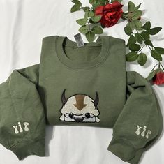 This Appa Embroidered Sweatshirt is the perfect way to show your special someone how much you care. With a unique design and beautiful embroidery on the cuffs, it is sure to make a statement. The soft and comfortable material will keep them warm and cozy and the stylish design will make them look fashionable. This sweatshirt is the perfect gift for any occasion and is sure to be a hit with your loved one.We make our products at home with utmost care, please message me if you need anything! Sizes Green Long Sleeve Sweatshirt With Custom Embroidery, Fall Cotton Top With Embroidered Cuffs, Long Sleeve Fleece Sweatshirt With Custom Embroidery, Embroidered Fleece Crew Sweatshirt, Crew Neck Fleece Sweatshirt With Embroidery, Embroidered Crew Sweatshirt In Fleece, Crew Neck Embroidered Fleece Sweatshirt, Embroidered Long Sleeve Fleece Sweatshirt, Sweatshirts Oversized