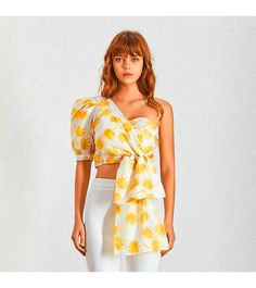 Summer Ruffled Toga Sleeve Top – So Not Size Zero #summer #toga #summertop #summerfashion #ruffles #summer #yellow #summervibes #beachoutfitswomen #beach #fashion #outfits #outfitsfashion #croptops Outfit Blouse, One Shoulder Shirt, Awesome Blouse, Off Shoulder Crop Top, Designer Blouse, Outfit Women, Shoulder Shirts, Blouse Outfit, Shoulder Crop Top