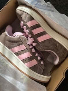 pink and brown adidas <3 Looks Hippie, Dr Shoes, Shoe Wishlist, Funky Shoes, Pink And Brown, Hype Shoes