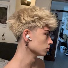 Y2k Mullet Men, Men S Haircut Straight Hair, Short Haircut For Fine Hair Men, Blonde Hair Men Aesthetic, Dyed Blonde Hair Men, Hair Inspo Male, Texture Fringe Haircut Men, Bleach Blonde Hair Men, Short Male Hairstyles