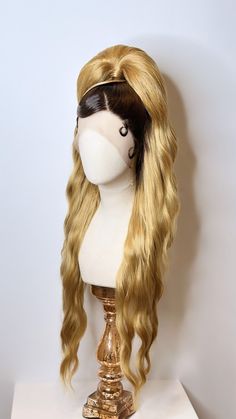 Blonde roots wig, with natural highlights in 30 inches Sleek Half Ponytail, Kiss Curls, Half Ponytail, Ponytail Wig, Blonde Roots, Natural Highlights, Random Things, Austria, Beauty Book