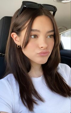 Makeup Ideas Minimal, Asian Layered Hair Medium Straight, No Style Curtain Bangs, Straight Brown Hair Curtain Bangs, Brown Hair Colors Curtain Bangs, Haircuts For Medium Hair Curtain Bangs, Long Bangs Asian, Medium Length Hair With Curtain Bangs Straight, Curtain Bangs In Straight Hair