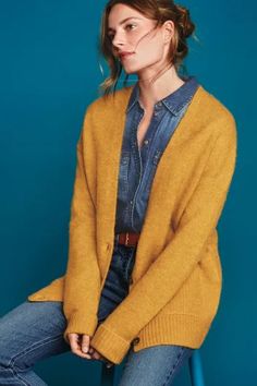 Yellow Mustard Cardigan Outfit, Yellow Cardigan Street Style, Mustard Kimono Outfit, Yellow Cardigan Outfit Fall, Mustard Cardigan Outfit, Yellow Cardigan Outfit, Cabin Crochet, Feminine Style Casual