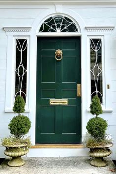 Classic New England entrance, forest green. Green Door House Exterior, Fromt Door Ideas, Green Victorian House Exterior, Dark Green Door Exterior, Hunter Green Front Door, Forest Green Front Door, Green Doors Front Entrance, Emerald Green Front Door, Emerald Green Door