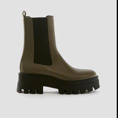 New With Tags. Pull & Bear Is Zara’s Sister Company So Great Quality. Size 8 Pull And Bear Shoes, Pull Bear Shoes, Bear Boots, Chunky Leather Sandals, Bear Shoes, Bear Leather, Platform Combat Boots, Chunky Ankle Boots, Rainbow Sneakers