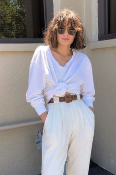 High Waisted Pleated Pants, Style Inspiration Fall, Pleated Pants, White Pants, Hair Dos, Raw Silk