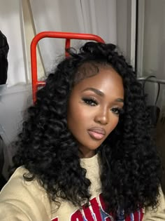 Blowout Hair, Soft Life, School Hairstyles, New Hairstyle, Hairstyles For School, Cute Makeup, New Hair, Black Hair, Makeup Looks