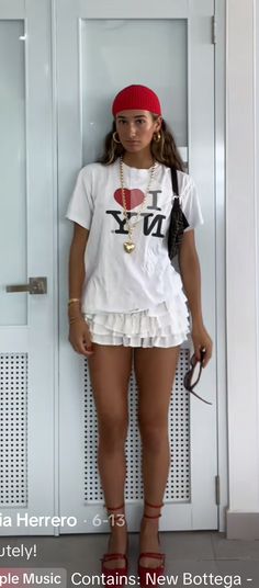 Rio Outfits Summer, Vietnam Street Fashion, Mykonos Party Outfits, Summer Outfits 2024 Street Style, Frilly Skirt Outfit, Wireless Festival Outfits, Vietnam Outfit, New York Outfits Summer Street Fashion, Outfits New York