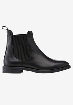 A timeless Chelsea boot always looks effortlessly chic. It's impeccable construction makes this a go-to style staple for years to come. Almond toe Chealsea Boots, Boots Elegant, Chelsea Boots Black, Capsule Wardrobe Pieces, London Gifts, Wardrobe Pieces, Leather Chelsea Boots, Leather Cleaning, Leather Pulls