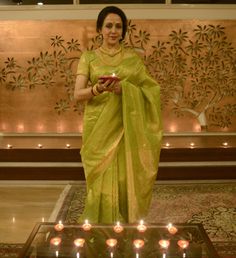 Hema Malini in a beautiful saree Mahima Makwana Saree, Bommu Lakshmi Saree, Hema Malini Saree, Bride Kerala, Kannada Bride, Telugu Bride, Princess Diya Kumari Saree, Tamil Bride, Grand Dressing