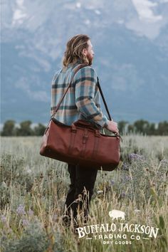 Amazing collection of rugged men's leather and waxed canvas luggage by Buffalo Jackson Trading Co. Just right for a weekend adventure, whether for business or pleasure. Impressive quality and attention to detail. Great gift for him! travel bags | duffle bags | weekender bags Duffle Bag For Men, Weekender Bags, Leather Duffel, Rugged Men