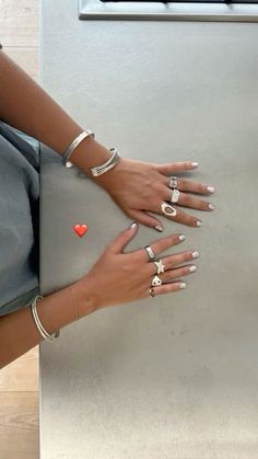 Silver Jewellery Aesthetic Rings, Lots Of Silver Jewelry Aesthetic, Matte Silver Jewelry, Silver Grunge Rings, Silver Jewels Aesthetic, Silver Jewelry Brown Skin, Silver Jewelry Outfits, Daily Jewelry Ideas, Rings Inspo Silver