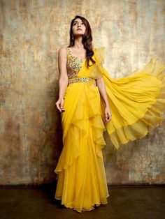 yellow colour saree Outfit For Haldi Function, Ruffle Saree With Belt, Haldi Function Dress, Ruffled Saree, डिजाइनर कपड़े