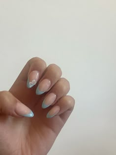 Flower blue french tip arcylic nails simple nails Nail Ideas Blue Flowers, Simple Blue French Tip Nails, White French Tip Nails With Blue Flowers, French Tips With A Design, Baby Blue Design Nails, Nails Acrylic Blue French Tips, Basic Vacation Nails, French Acrylic Nails Almond, Blue French Tip Designs