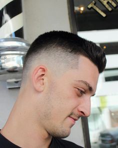 Medium might be the right length crew cut for you #menshair #menshaircuts #menshairstyles #crewcut #crewcuthaircut #shortmenshair #shorthaircutsformen #classichaircutsformen #militaryhaircuts #shortpomp #mediumcrewcut #fade #coolmenshair Hair Design For Men, Hair Short Medium, Mens Hairstyles Round Face, Bald Haircut, Hair Designs For Men