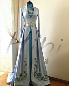 Winter Fantasy Dress, Regal Outfits, Circassian Dress, Regal Dress, Fantasy Dresses, Medieval Dress, Winter Dress