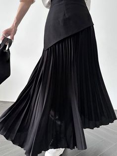 Experience style and versatility in our A-line pleated skirts featuring contrasting split-joint elements. These skirts blend chicness with flair, offering a fashionable bottom for various occasions. Pleated Skirt Outfit Aesthetic, Musician Clothes, Black Pleated Skirt Outfit, Gothic Japanese, Krikor Jabotian, Japanese Street Wear, Blue Fog, Skirt Diy, Skirts Flowy