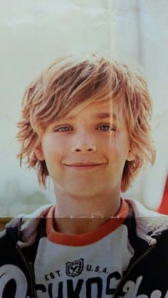 Teen Boy Shaggy Haircut, Boy Shaggy Haircut, Boys Medium Length Hair Kids, Boys Mid Length Haircuts, Shaggy Boys Haircut Kids, Surfer Boy Haircut, Medium Length Boys Haircut, Beach Boy Hair, Long Hair Styles For Boys