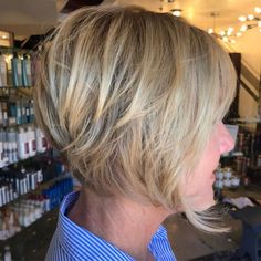 Ash Blonde Layered Bob Over 50 Beige Blonde Hair Color, Hairstyles For Fine Hair, Easy Care Hairstyles, Blonde Layers, Bob Hairstyles For Fine Hair, Flat Hair, Haircut For Older Women, Popular Hairstyles, Women Hairstyles