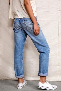 Comfy Jeans Outfit, Levis Boyfriend Jeans, 80s Fashion Trends, Look Boho Chic, Comfy Jeans, All Jeans, Outfit Jeans, Urban Renewal, Levis 501