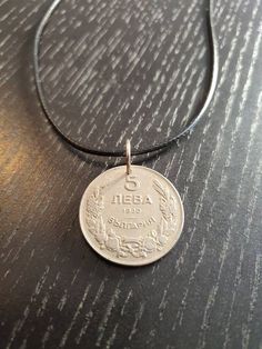 A very nice necklace for every occasion. It is sent in a fine jewelry bag. More in my shop: https://www.etsy.com/de/shop/CoinCraftShop Horse Coin Necklace, Recycled Necklaces, Cool Necklaces, Jewelry Bags, Chain Styles, Costume Jewelry, Charm Necklace, Charms, Necklace Lengths