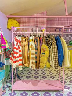 Small Clothing Store Interior, Clothing Shop Interiors, Pink Bags Outfit, Clothing Store Interior, Clothing Store Design, Store Design Boutique, Korean Accessories, Tiny Clothes, Store Layout