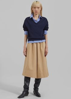 Color: Blue Midweight cotton blend fabric Regular fit Pointed collar Drop shoulders Front patch pockets Button cuffs Front button closure Unlined 71% Cotton 25% Polyamide 4% Elastane Dry Clean By The Frankie Shop. Imported