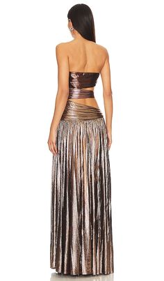 Lame Fabric, Wedding Party Outfits, Party Frocks, Metal Clothing, Pretty Prom Dresses, Brown Ombre, Grad Dresses, Flowing Skirt, Glam Dresses