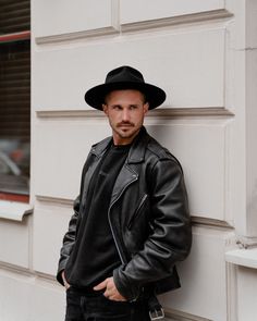 Meet Stormy Black - men's fedora hat in black color.  The Stormy Black hat for men has a tall teardrop-shaped crown with a wide, stiff brim. It comes with a triple strand black band which can also be removed for a simpler aesthetic look.  Like any other Reverie wool felt hat, the Stormy Black features an adjustable inner strap to suit varied head sizes. It allows you to reduce the size of the hat by another 2 cm.  Details: - Men's fedora hat - 100% Australian wool - adjustable inner strap to fit Modern Black Fedora Hat, Modern Black Hat For Fall, Casual Black Flat Cap Felt Hat, Men Hats Styles, Mens Fedora Hat, Mens Fedora, Fedora Hat Men, Black Fedora, Fedora Hats