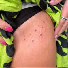 Fine Line Stars, Line Star Tattoo, Fine Line Star Tattoo, Tattoos Colorful, Side Hip Tattoos, Small Star Tattoos, Hip Tattoos Women, Small Pretty Tattoos, Star Tattoo