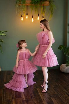 Elevate your little one’s special occasion with the stunning Brianna Flower Girls Ruffled Tulle Hi-Lo Dress. This elegant dress features a beautifully crafted ruffled tulle design that adds a whimsical touch, making it perfect for weddings, parties, or any formal event. The unique hi-lo hemline creates a playful silhouette, allowing for easy movement while ensuring your flower girl stands out in the crowd. The soft, lightweight fabric ensures comfort, while the delicate details make this dress a Matching Prom, Dresses Photoshoot, Daughter Dress, Birthday Daughter, Dresses Birthday, Girls Communion Dresses, Puffy Dresses, Dress Corset, Draping Fashion