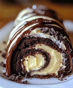 Choco Swiss Roll Delight: A Rich and Decadent Treat Swiss Cake, Chocolate Swiss Roll, Chocolate Roll Cake, Yule Log Cake, Swiss Roll Cake, Ganache Cake, Cake Roll Recipes, Chocolate Sponge Cake, Log Cake