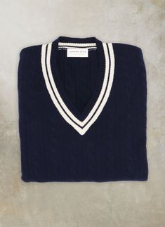 Men's Campo Tennis Cable V-Neck Cashmere Sweater in Navy Turtleneck Hoodie, Perfect White Shirt, Hoodie Cardigan, Business Casual Dresses, Cashmere Blend Sweater, Polo Blue, Sport Dress, Business Dresses, Womens Size Chart