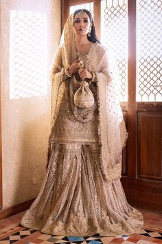 Umrao Jaan, Bridal Gharara, Nikkah Outfit, Nikah Outfit, Pakistani Bridal Dress, Nikah Dress, Nikkah Dress, Pakistani Wedding Dress, Embellished Neckline