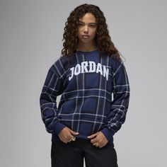 Meet Jordan's take on the season's most festive print. Smooth on the outside and brushed soft on the inside, this roomy fleece sweatshirt is an easy layer when you want a little extra warmth. Jordan Sweatshirt, Navy Football, Blue Jordans, Heather White, Women Lifestyle, Midnight Navy, Fleece Sweatshirt, Grey Hoodie, Grey Fashion