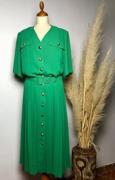 Wonderful green 80s dress with golden buttons. Vintage 1980s Button Down Belted Midi Dress short Sleeves.  Size: UK 12 Materials: 100% Polyester. Belted Midi Dress, 80s Dress, Button Down, Midi Short Sleeve Dress, Dress Short, Vintage Dress, Dress Clothes For Women, Hungary, Vintage Dresses