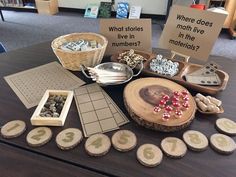 there are many items on the table for making numbers and counting them into placemats