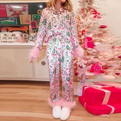 Everything About Christmas Should Be Extra Including Your Pajamas. Coordinating Pajama Set In Satin Style Polyester With Holly Branches Design And Pink Feathered Cuffs At The Wrist And Ankles. Make Christmas Morning Your Runway! Nwot & Unbranded. Stylish. Comfortable. Boujie! Oh So Fabulous Just Like You!!!! Ready To Ship. I Can Ship Same Day If You Order By Noon Cst. Don't Forget The 25% Discount When You Buy 3 Or More Items From My Closet!!! I Have So Much More Christmas And Holiday Gear Comin Christmas Lounge, Holly Print, Shirt Collar Styles, Pink Holiday, Christmas Pajama Set, Party Kleidung, Size Chart For Kids, Traje Casual, Cute Pajamas