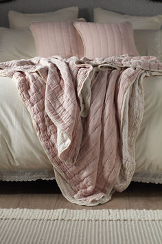 Meet the newest addition to our beloved Vivienne range - the Blush Pink Vivienne 100% Cotton Quilted Throw. Crafted from 100% cotton and finished with a creamy off-white binding.
#CottonCushions #LuxuryThrows #HighQualityBedding #CushionInspo #CozyTextiles #TexturedThrows #BeddingStyle #HomeDecorEssentials #QuiltedComfort #CottonLuxury
#AutumnDecor #CozyFallVibes #FallTextiles #WarmAutumnNights #AutumnHomeStyling Super King Size Bed, Pink Curtains