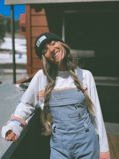 Girl Standing in the sun at ski resort in California smiling Snowboard Style, Spring Skiing, Beanie Outfit, Ski Bums, Snowboarding Style, Snow Fashion