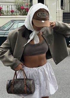 Levi Shorts Outfit, Autumn Fashion Outfits, Fashion Outfits Aesthetic, Black Levi Shorts, Self Portrait Photography, Shorts Outfit, Fall Fits, Levi Shorts, Fashion Killa