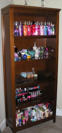 I Love this!!! Rangement Makeup, Bath And Body Perfume, Black Shelves, Bath And Body Shop, Makeup Rooms, Bath Candles, Makeup Table, Bath And Body Care, Makeup Room