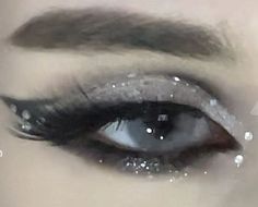 Smokey Eye Looks For Green Eyes, Makeup Looks Grunge Y2k, Emo Homecoming Makeup, Slay Makeup Looks, Dark Ethereal Nails, Emo Prom Hair, Emo Christmas Makeup, Edgy Prom Hair, Alt Prom Makeup