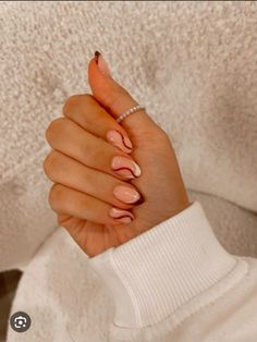 Brown Swirl Nails Short, Brown Swirl Nails Almond, Brown Swirl French Tip Nails, Brown Nail Art Ideas, Almond Nails Trendy French Tip, Nail Art Fall Autumn, Biab Nails Autumn, Almond Fall Nail Ideas, Simple Nails Brown