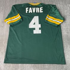 Vintage 2000s Champion Green Bay Packers Brett Farve NFL Football Sportswear Athletic Green Graphic Jersey Double Extra Large Mens Condition:  Excellent Used Condition  = No Flaws Measurements: Please see photos above for all measurements IF YOU BUY TWO OR MORE ITEMS USE THE CODE BUNDLE @ CHECK TO SAVE 20% WE SHIP WITHIN 24 HOURS AFTER PURCHASE! Please be aware that we do not offer free returns!! The Buyer is responsible for the cost of the return label.  Follow us on TikTok & Instagram @findsnostalgic and tag us in your finds Throwback Green Tops For Sports Events, 90s Green Sports Tops, Athletic Greens, Vintage 2000s, Saint Paul, Green Bay Packers, Nfl Football, Green Bay, Sport Fitness